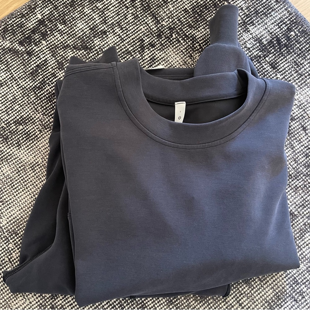 BNWOT lululemon Softstreme set - dark navy